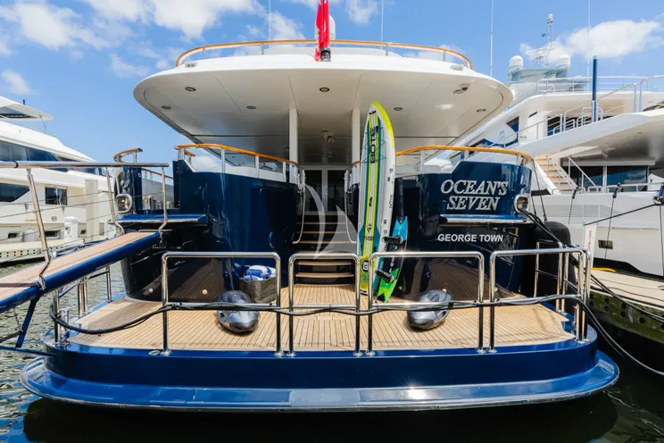 Charter Yacht OCEAN`S SEVEN - Kingship Magellan 110 - 5 Cabins - Nassau - Exumas - Bahamas