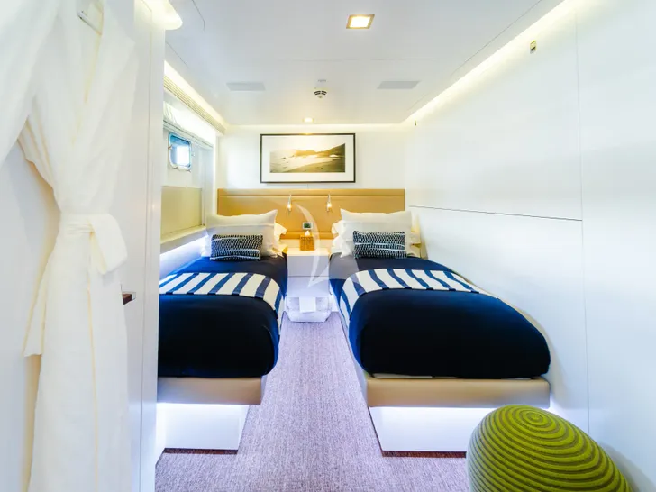 OCEAN'S SEVEN Kingship Magellan 110 - twin cabin OCEAN'S SEVEN Kingship Magellan 110 - twin cabin