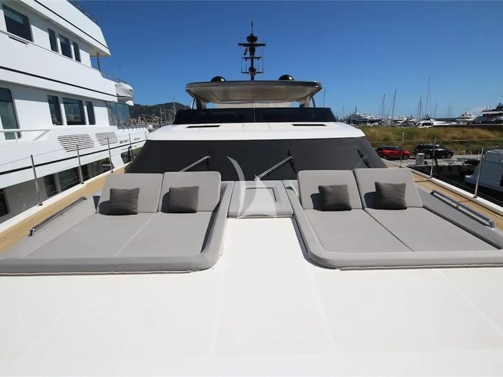 OCTAVE Sanlorenzo SL118 - foredeck sunbathing area OCTAVE Sanlorenzo SL118 - foredeck sunbathing area