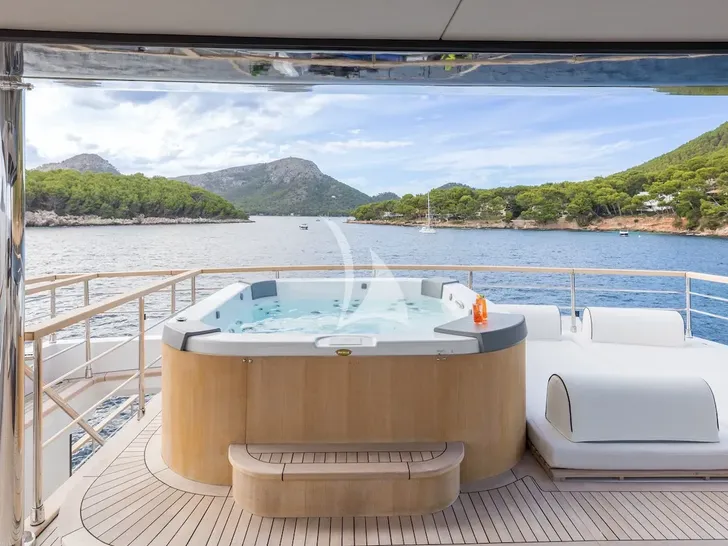 OCULUS 37m Numarine - jacuzzi OCULUS 37m Numarine - jacuzzi