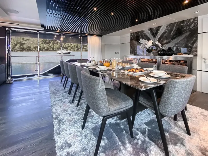 OCULUS 37m Numarine - indoor dining set up OCULUS 37m Numarine - indoor dining set up