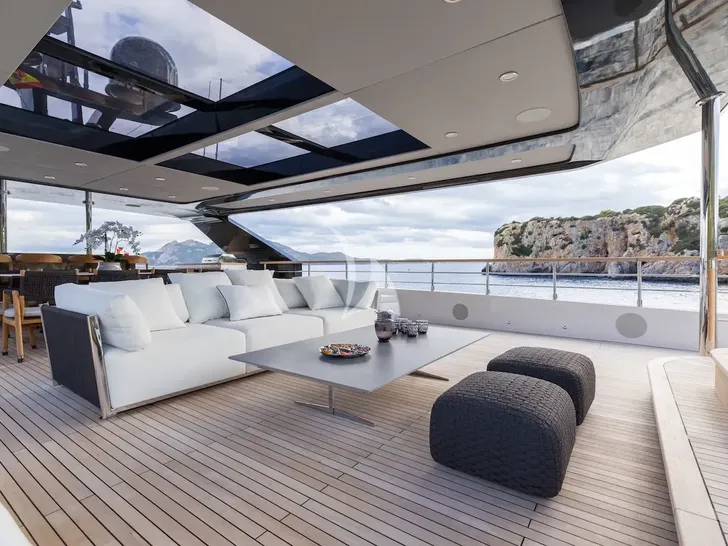 OCULUS 37m Numarine - sun deck seating OCULUS 37m Numarine - sun deck seating