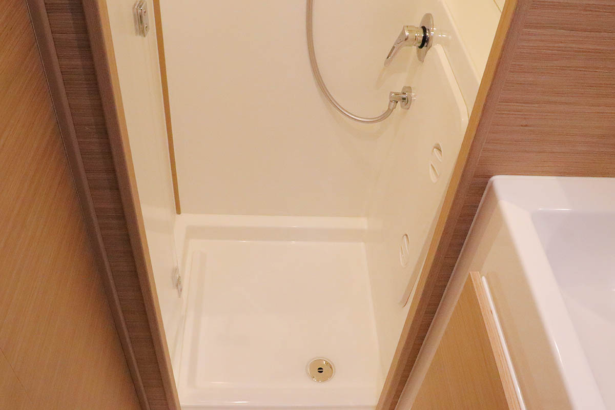 ODYSSEY Lagoon 42 - cabin 1 shower