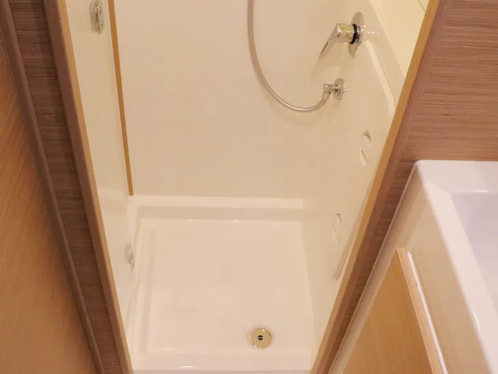 ODYSSEY Lagoon 42 - cabin 1 shower ODYSSEY Lagoon 42 - cabin 1 shower