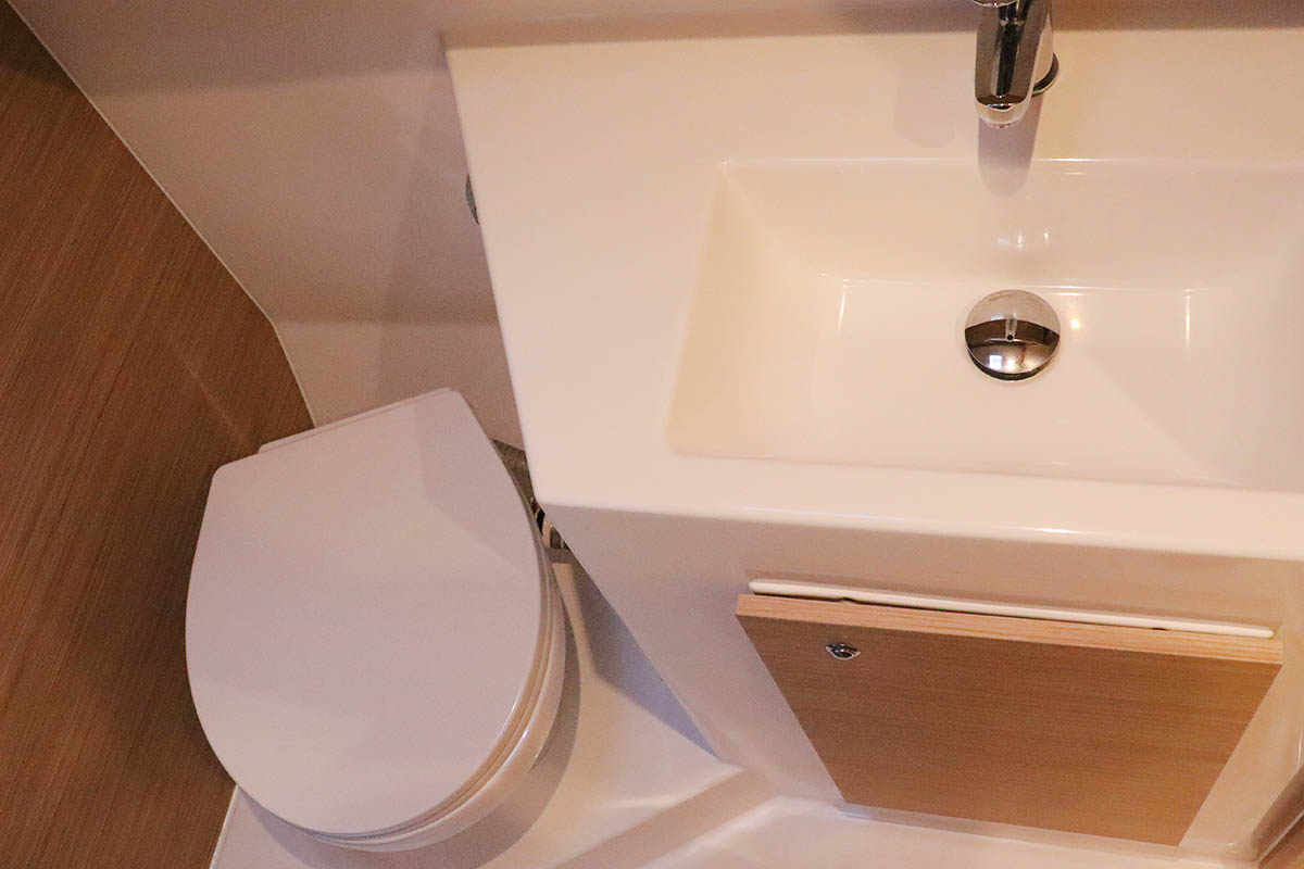 ODYSSEY Lagoon 42 - cabin 3 bathroom