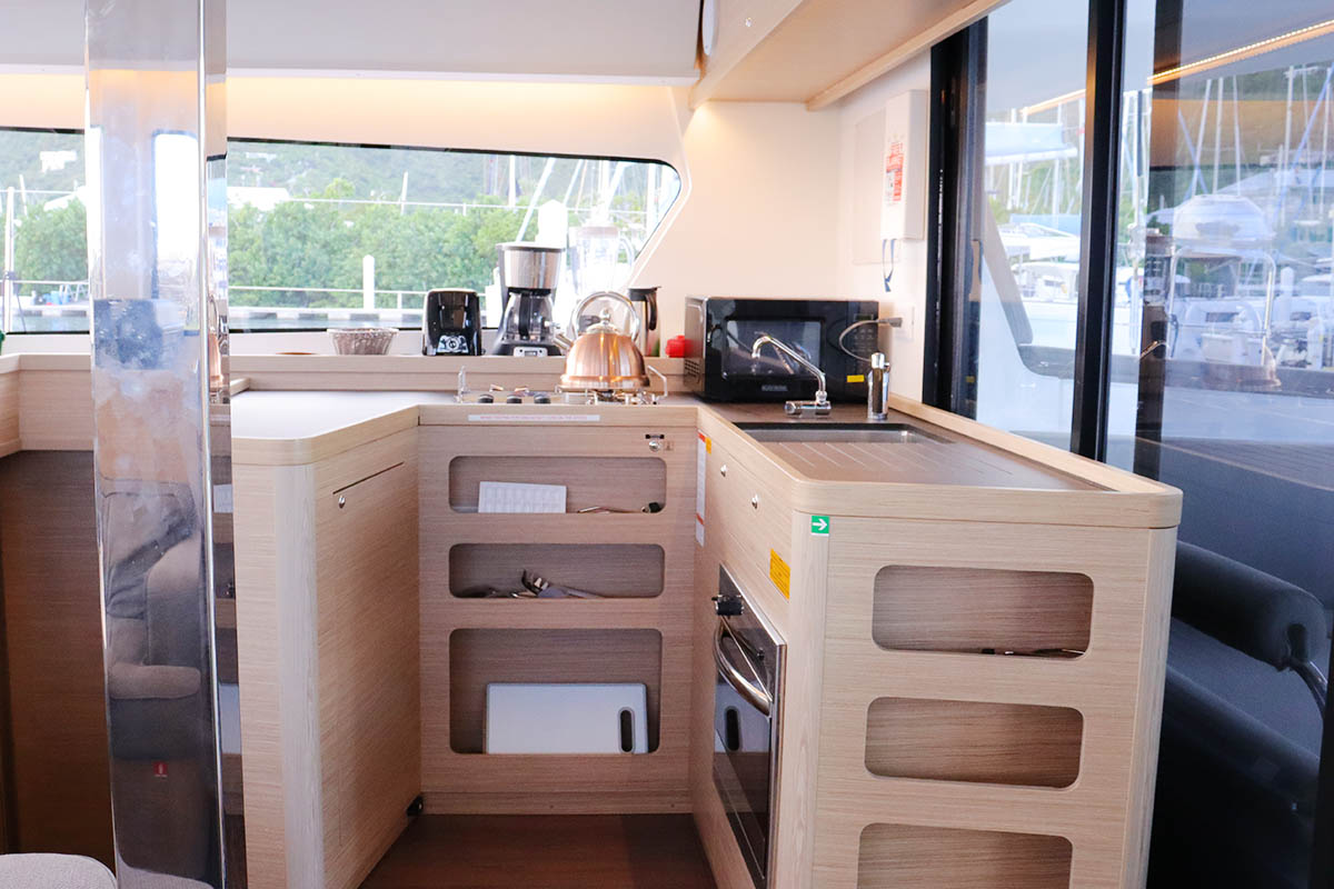ODYSSEY Lagoon 42 - galley