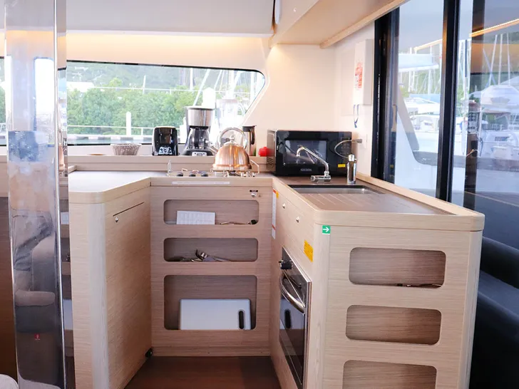 ODYSSEY Lagoon 42 - galley ODYSSEY Lagoon 42 - galley