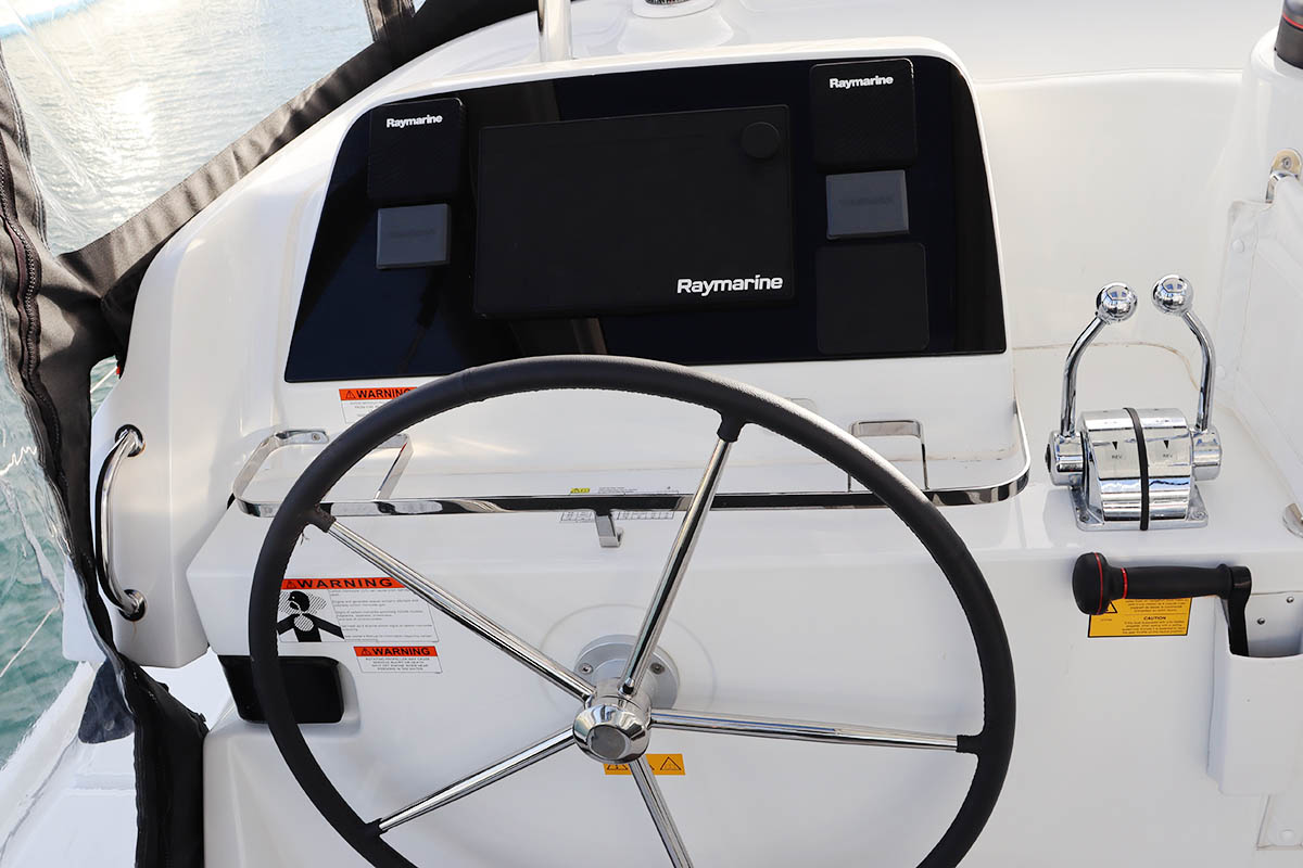 ODYSSEY Lagoon 42 - helm