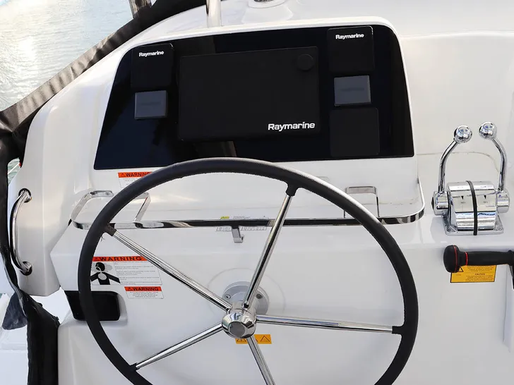 ODYSSEY Lagoon 42 - helm ODYSSEY Lagoon 42 - helm