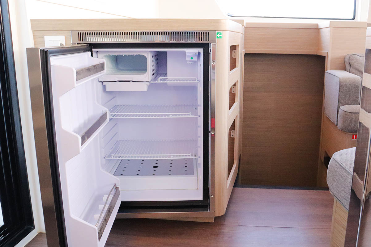 ODYSSEY Lagoon 42 - refrigerator