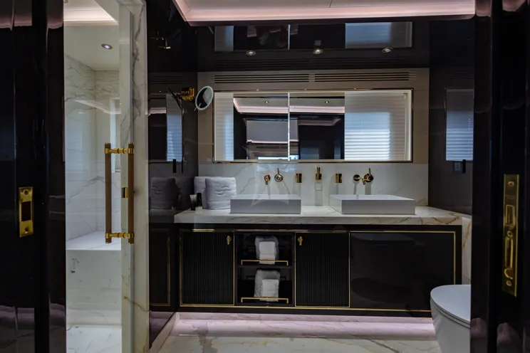 Charter Yacht OLYMPUS - Sirena 88 - 5 Cabins - Nassau - Exumas - Bahamas