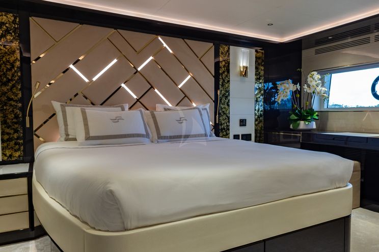 Charter Yacht OLYMPUS - Sirena 88 - 5 Cabins - Nassau - Exumas - Bahamas