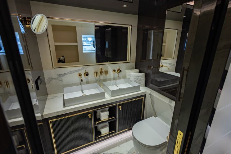 Charter Yacht OLYMPUS - Sirena 88 - 5 Cabins - Nassau - Exumas - Bahamas