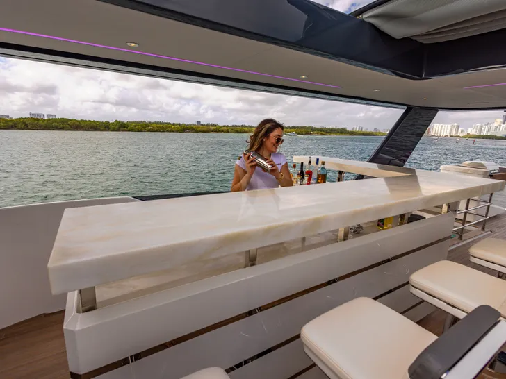 OLYMPUS Sirena 88 flybridge minibar OLYMPUS Sirena 88 flybridge minibar