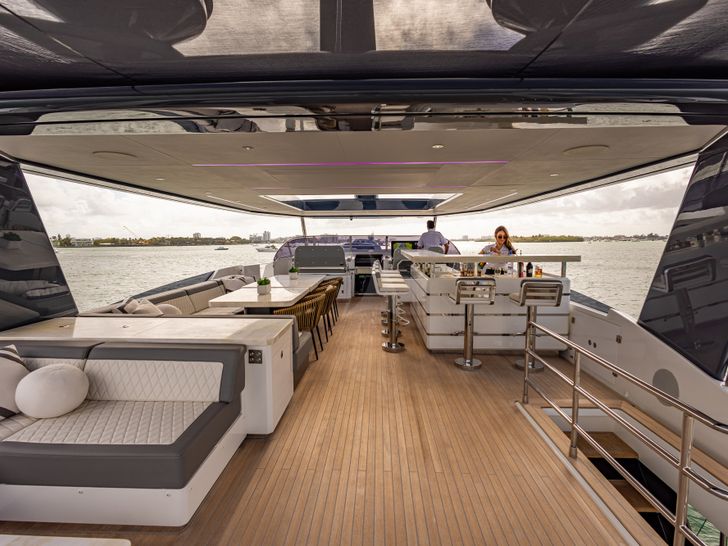 OLYMPUS Sirena 88 flybridge OLYMPUS Sirena 88 flybridge