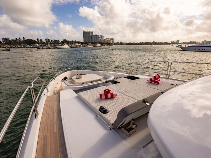 OLYMPUS Sirena 88 foredeck OLYMPUS Sirena 88 foredeck