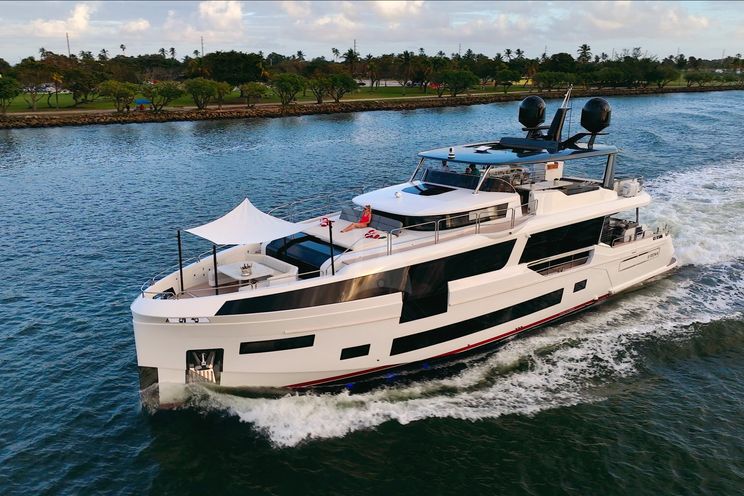 Charter Yacht OLYMPUS - Sirena 88 - 5 Cabins - Nassau - Exumas - Bahamas