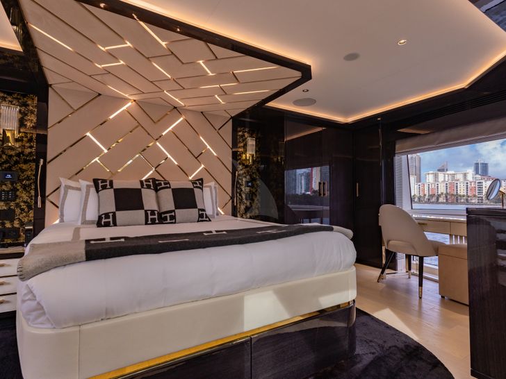 OLYMPUS Sirena 88 master cabin OLYMPUS Sirena 88 master cabin