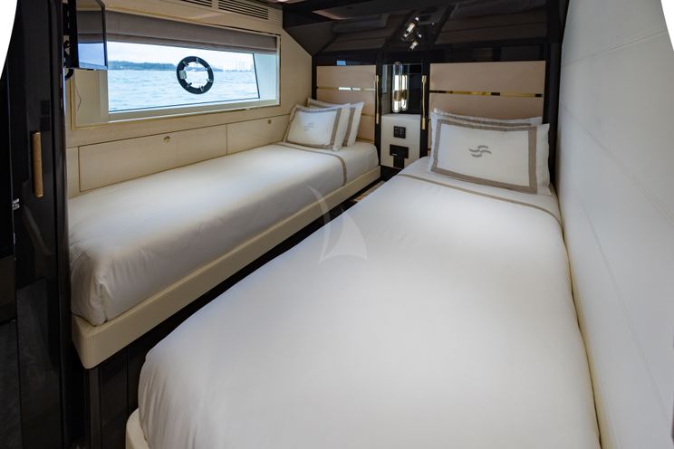 Charter Yacht OLYMPUS - Sirena 88 - 5 Cabins - Nassau - Exumas - Bahamas