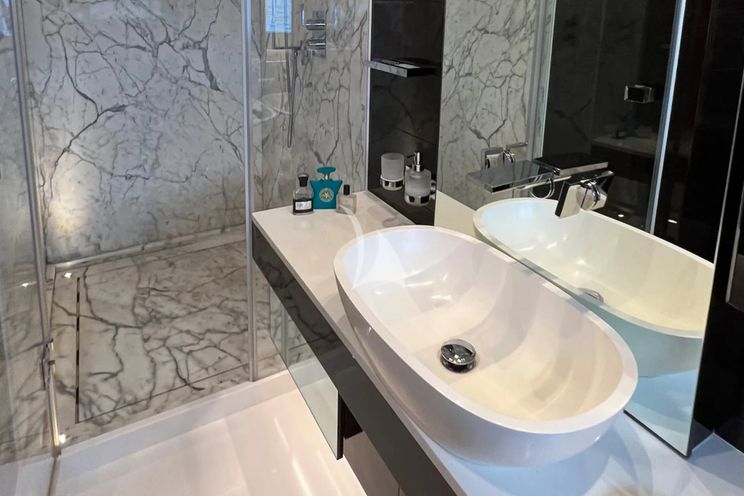 Charter Yacht OMNIA - Pearl 78 - 4 Cabins - Cannes - Monaco - St Tropez - French Riviera