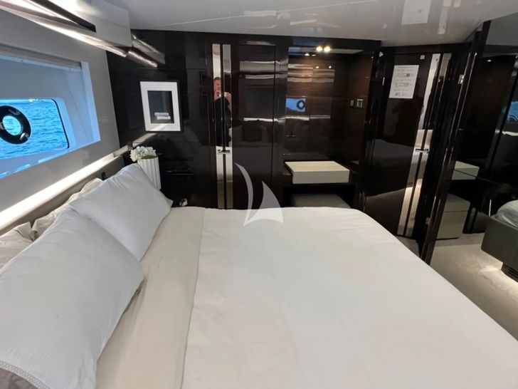 OMNIA Pearl 78 - VIP cabin 1 other angle OMNIA Pearl 78 - VIP cabin 1 other angle