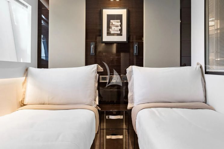 Charter Yacht OMNIA - Pearl 78 - 4 Cabins - Cannes - Monaco - St Tropez - French Riviera