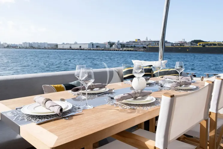 Charter Yacht OMNIA - Pearl 78 - 4 Cabins - Cannes - Monaco - St Tropez - French Riviera