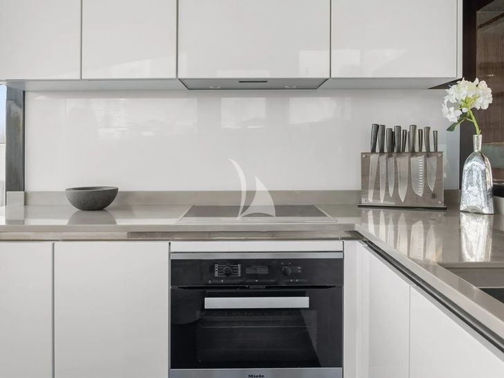 OMNIA Pearl 78 - galley OMNIA Pearl 78 - galley