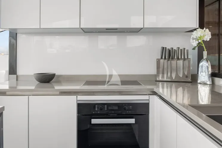 Charter Yacht OMNIA - Pearl 78 - 4 Cabins - Cannes - Monaco - St Tropez - French Riviera