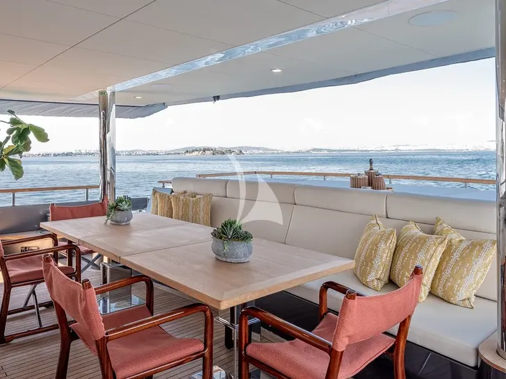 ONE ZERO Numarine 37XP - aft deck alfresco dining area ONE ZERO Numarine 37XP - aft deck alfresco dining area