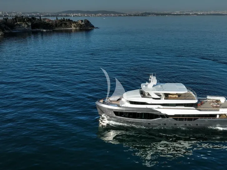 ONE ZERO Numarine 37XP - cruising ONE ZERO Numarine 37XP - cruising
