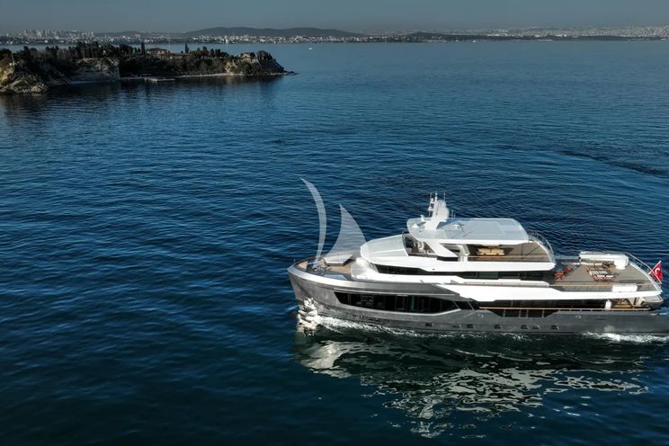 Charter Yacht ONE ZERO - Numarine 37XP - 6 Cabins - St Tropez - Nice - Antibes - Monaco - Cannes - French Riviera