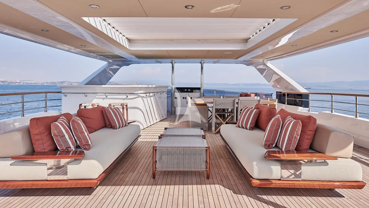 Charter Yacht ONE ZERO - Numarine 37XP - 6 Cabins - St Tropez - Nice - Antibes - Monaco - Cannes - French Riviera