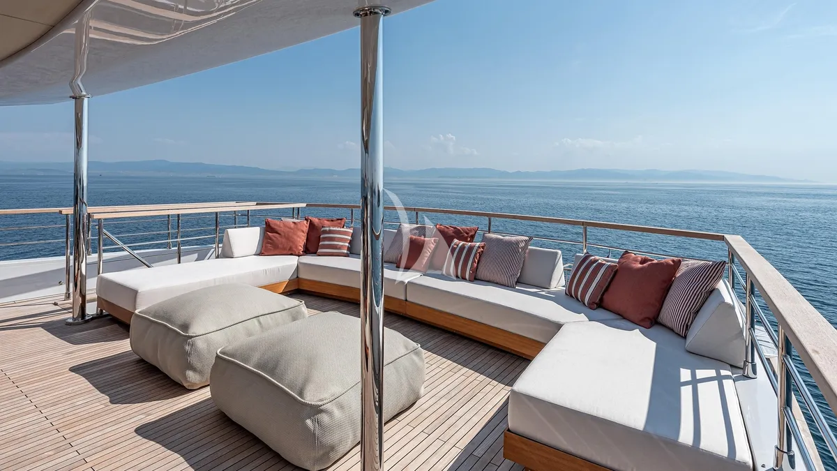 Charter Yacht ONE ZERO - Numarine 37XP - 6 Cabins - St Tropez - Nice - Antibes - Monaco - Cannes - French Riviera