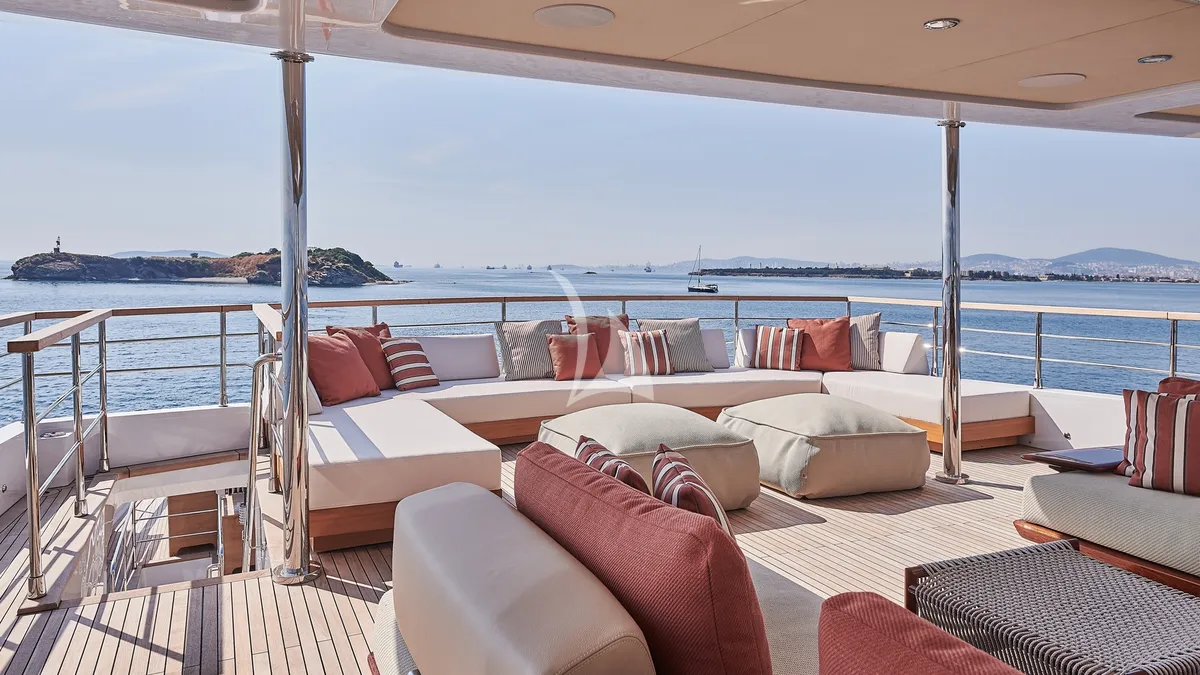 Charter Yacht ONE ZERO - Numarine 37XP - 6 Cabins - St Tropez - Nice - Antibes - Monaco - Cannes - French Riviera