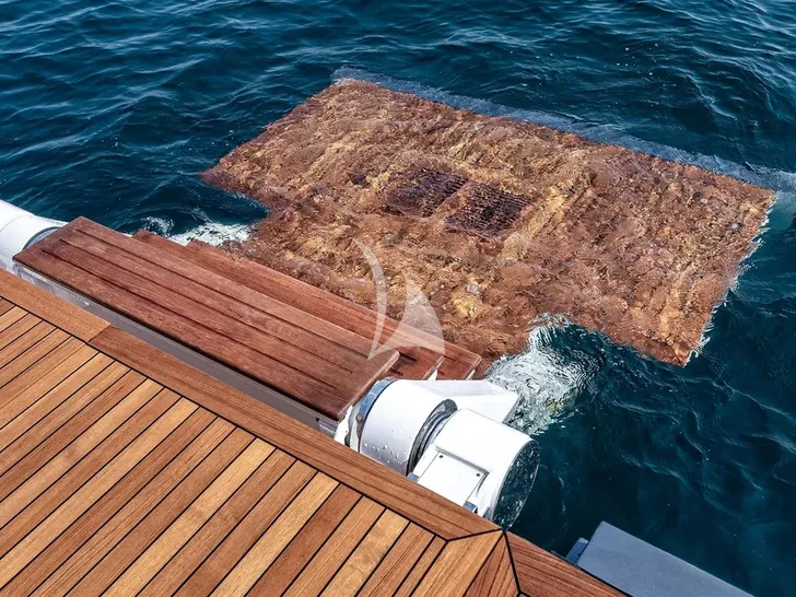 ONE ZERO Numarine 37XP - hydraulic swim platform ONE ZERO Numarine 37XP - hydraulic swim platform