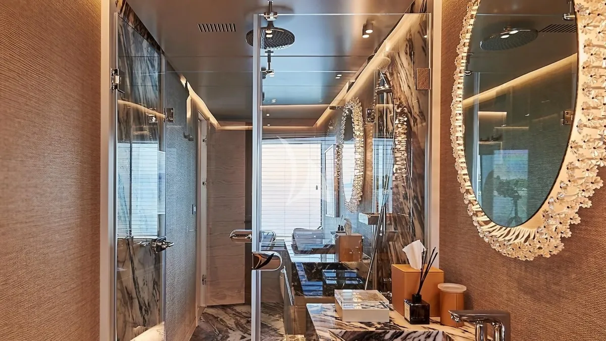 Charter Yacht ONE ZERO - Numarine 37XP - 6 Cabins - St Tropez - Nice - Antibes - Monaco - Cannes - French Riviera