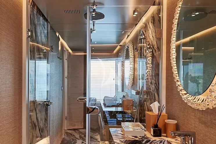 Charter Yacht ONE ZERO - Numarine 37XP - 6 Cabins - St Tropez - Nice - Antibes - Monaco - Cannes - French Riviera