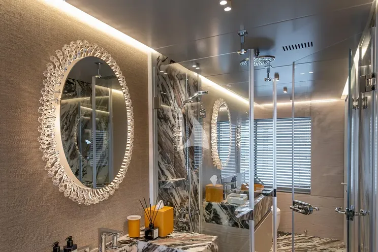 Charter Yacht ONE ZERO - Numarine 37XP - 6 Cabins - St Tropez - Nice - Antibes - Monaco - Cannes - French Riviera