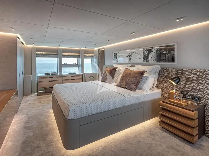 ONE ZERO Numarine 37XP - master cabin ONE ZERO Numarine 37XP - master cabin
