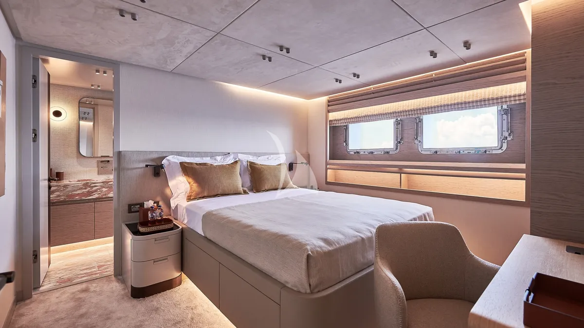 Charter Yacht ONE ZERO - Numarine 37XP - 6 Cabins - St Tropez - Nice - Antibes - Monaco - Cannes - French Riviera
