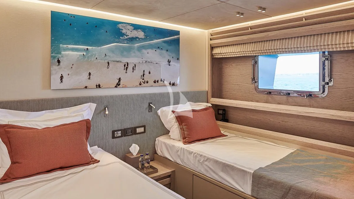Charter Yacht ONE ZERO - Numarine 37XP - 6 Cabins - St Tropez - Nice - Antibes - Monaco - Cannes - French Riviera