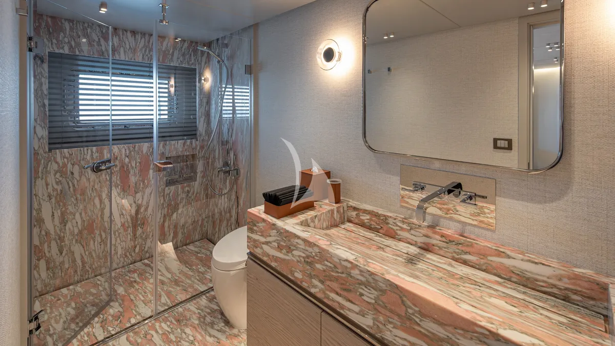 Charter Yacht ONE ZERO - Numarine 37XP - 6 Cabins - St Tropez - Nice - Antibes - Monaco - Cannes - French Riviera