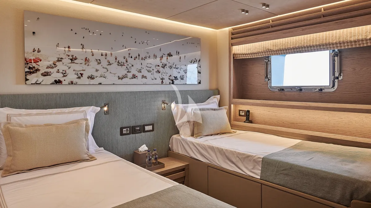 Charter Yacht ONE ZERO - Numarine 37XP - 6 Cabins - St Tropez - Nice - Antibes - Monaco - Cannes - French Riviera