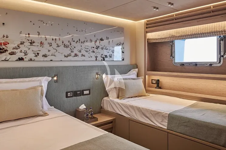 Charter Yacht ONE ZERO - Numarine 37XP - 6 Cabins - St Tropez - Nice - Antibes - Monaco - Cannes - French Riviera
