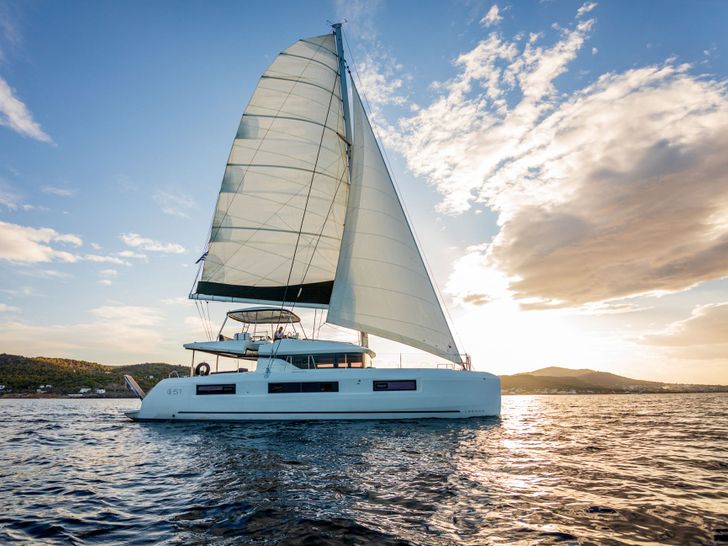 ONE FEELING Lagoon 51 - profile ONE FEELING Lagoon 51 - profile