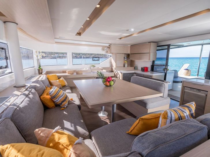 ONE FEELING Lagoon 51 - saloon seating and dining ONE FEELING Lagoon 51 - saloon seating and dining