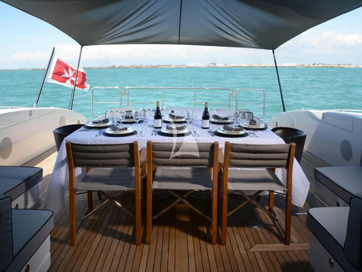 ONLY ONE Overmarine Mangusta 92 - aft alfreco dining set up ONLY ONE Overmarine Mangusta 92 - aft alfreco dining set up