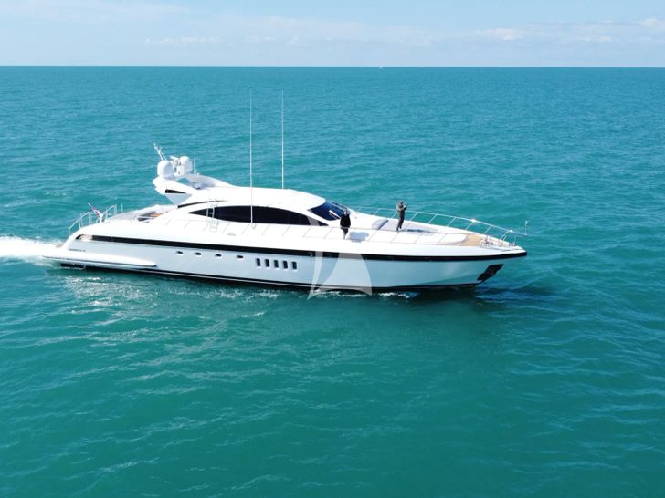 ONLY ONE Overmarine Mangusta 92 - cruising ONLY ONE Overmarine Mangusta 92 - cruising