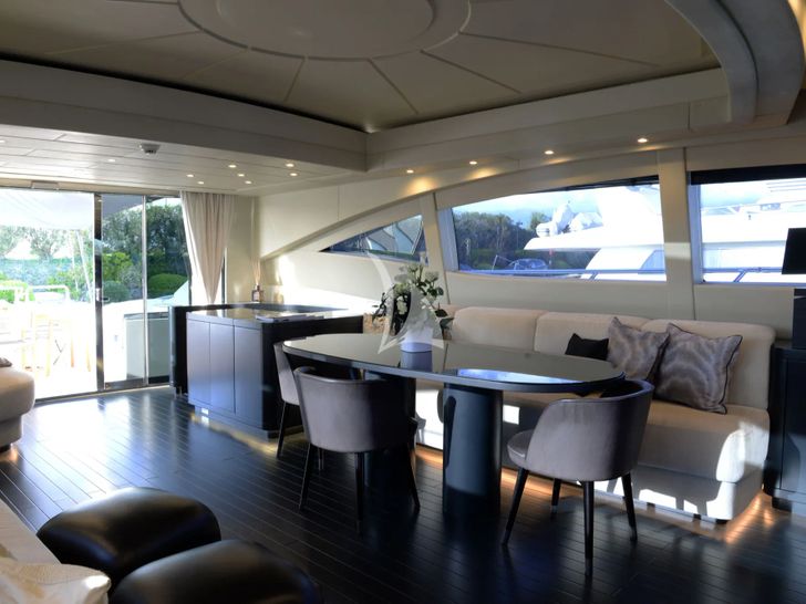 ONLY ONE Overmarine Mangusta 92 - dining table ONLY ONE Overmarine Mangusta 92 - dining table